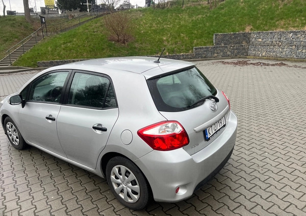 Toyota Auris cena 25900 przebieg: 138980, rok produkcji 2010 z Tarnów małe 781